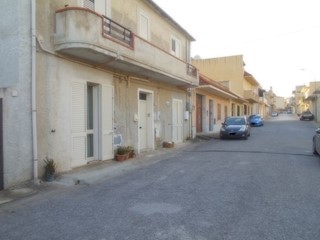 Appartamento in Vendita a Castelvetrano, zona Seggio, 65'000&euro;, 290 m²
