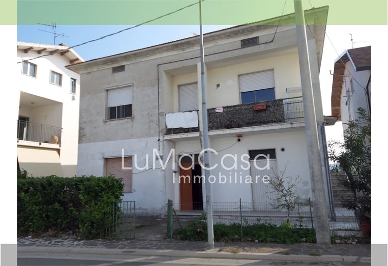 Appartamento in Vendita a Miglianico, 105'000€, 125 m²