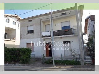 Appartamento in Vendita a Miglianico, 105'000€, 125 m²