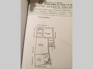 Casa Indipendente in Vendita a Castiglione delle Stiviere, zona Centro , 120'000€, 190 m², con Box