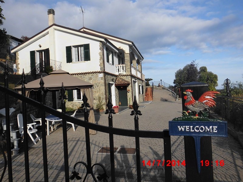 Villa bifamiliare in Affitto a Pompeiana, zona Borgata Conio, 2'500€, 350 m², arredato