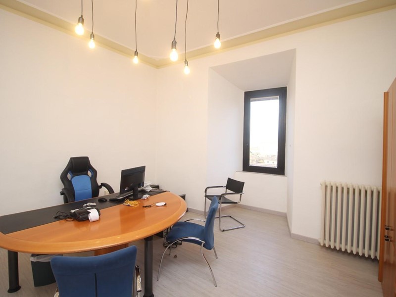 Ufficio in Affitto a Siena, 1'200€, 42 m²
