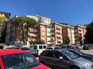 Quadrilocale in Vendita a Perugia, zona Via Pellini, 130'000€, 114 m², con Box