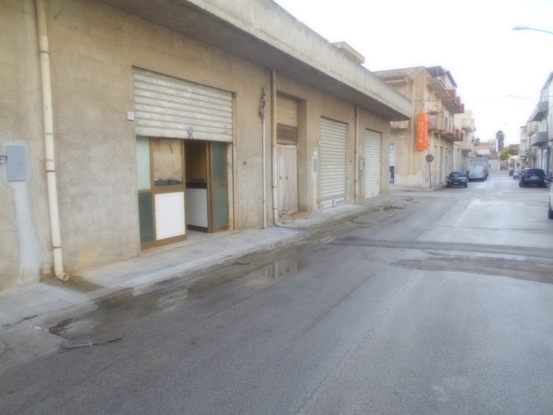 Magazzino in Affitto a Castelvetrano, zona Via Caracci, 330€, 100 m²