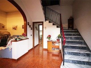 Casa Indipendente in Vendita a Vicopisano, zona San Giovanni Alla Vena, 250'000€, 258 m²