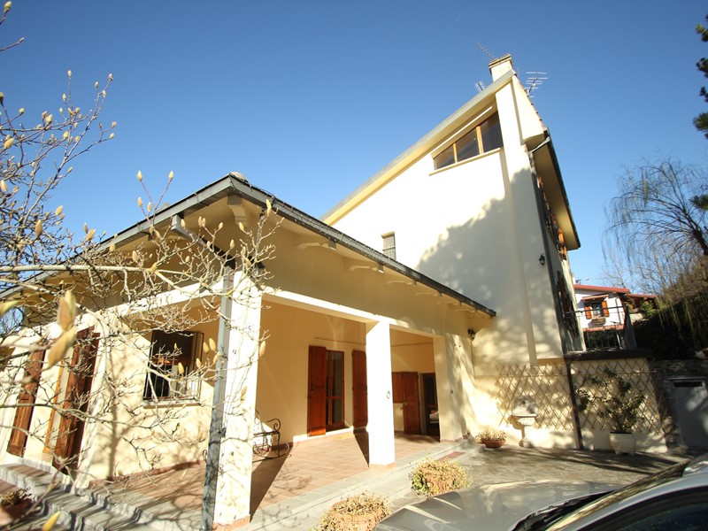 Villa in Vendita a Monterenzio, zona savazza, 344'000€, 565 m²