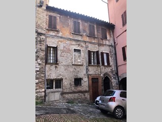 Appartamento in Vendita a Perugia, zona Centro storico, 99'000€, 90 m²