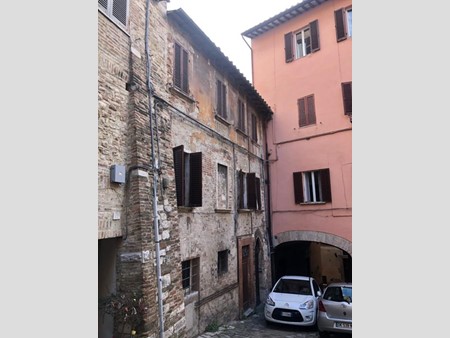 Appartamento in Vendita a Perugia, zona Centro storico, 99'000€, 90 m²