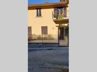 Villetta a schiera in Vendita a Bettona, zona via dei Monasteri, 100'000€, 70+20