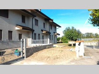 Villetta a schiera in Vendita a Rosolina, zona ROSOLINA, 135'000€, 320 m²