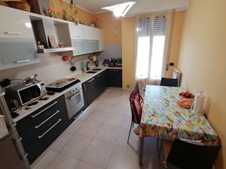 Trilocale in Vendita a Verbania, 230'000€, 80 m², con Box