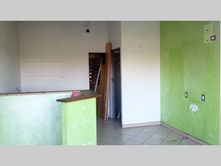 Negozio in Vendita a Roma, zona COLLE DEL SOLE, 70'000€, 80 m²