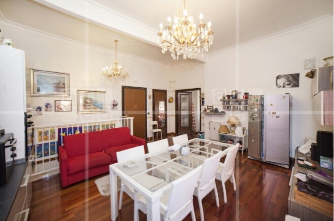 Quadrilocale in Vendita a Roma, zona VILLAGGIO AZZURRO, 239'000€, 150 m²