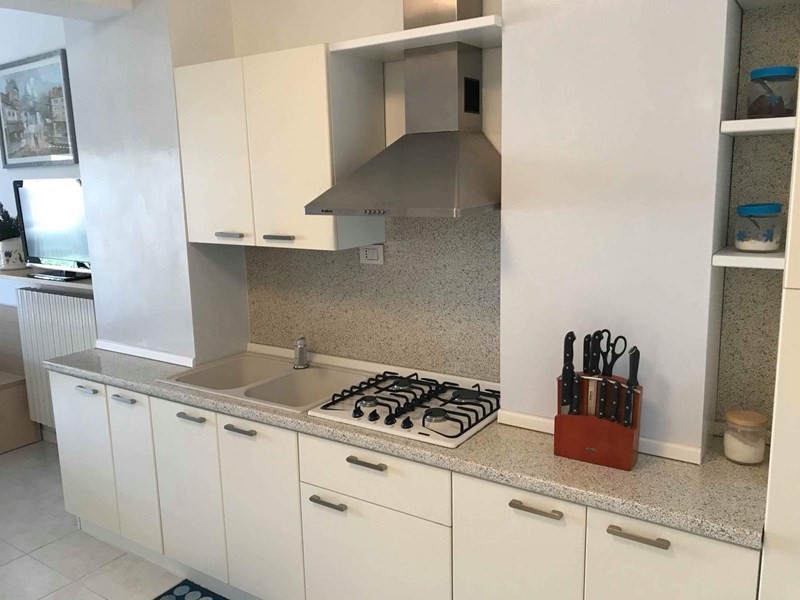 Trilocale in Affitto a Jesolo, zona Piazza Mazzini, 65 m², arredato