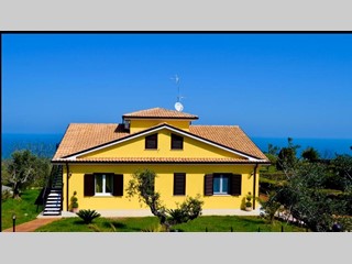 Villa in Vendita a Petacciato, zona centro, 600'000€, 300 m², arredato