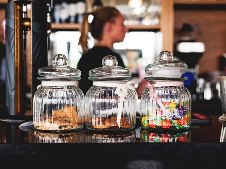 Attività commerciale in Vendita a Forte dei Marmi, 300'000€, 180 m²