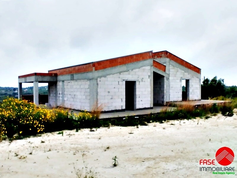 Villa bifamiliare in Vendita a Noto, zona contrada gioi, 315'000€, 300 m²