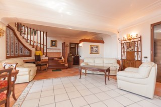 Villa in Vendita a Paternò, zona CONTRADA CURRONE, 295'000€, 200 m², con Box