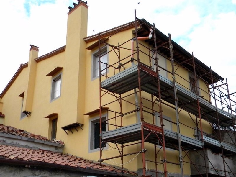 Casa di corte in Vendita a San Giuliano Terme, zona Mezzana, 220'000€, 350 m²
