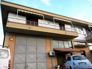 Capannone in Vendita a Pisa, zona Ospedaletto, 600'000€, 435 m²