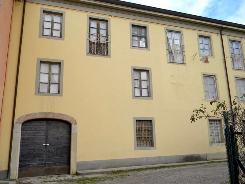 Casa di corte in Vendita a Lucca, zona Nozzano, 89'000€, 200 m²