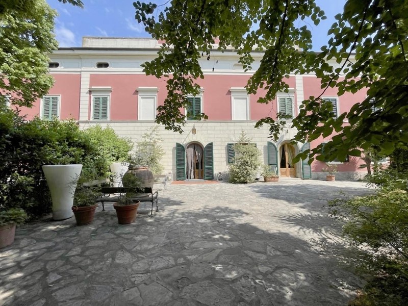 Villa in Vendita a Ponsacco, 1'290'000€, 350 m²