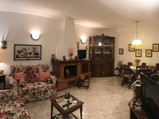 Casa Indipendente in Vendita a Certaldo, 365'000€, 190 m², con Box