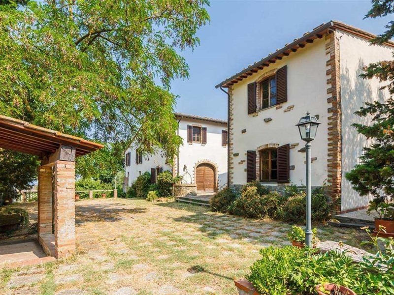 Casale in Vendita a Montespertoli, 900'000€, 800 m², con Box