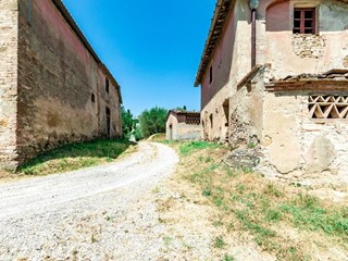 Casale in Vendita a Certaldo, 500'000€, 1300 m²