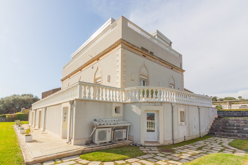 Villa in Vendita a Aci Castello, 980'000€, 500 m², con Box