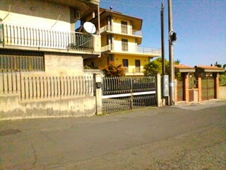 Immobile commerciale in Vendita a Catania, zona SAN GIOVANNI GALERMO, 98'000€, 275 m², con Box