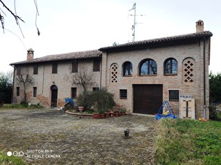 Villa in Vendita a Conselice, 330'000€, 420 m²