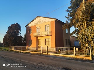 Villa in Vendita a Mordano, 190'000€