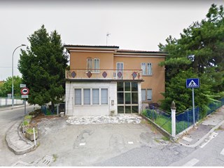 Villa in Vendita a Lugo, 255'000€, 380 m²