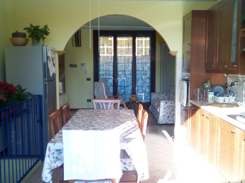 Appartamento in Vendita a Ornago, 198'000€, 141 m², arredato, con Box