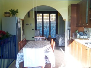 Appartamento in Vendita a Ornago, 198'000€, 141 m², arredato, con Box