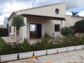 Villa bifamiliare in Vendita a Pozzallo, zona contrada bosco pisani, 225'000€, 114 m²