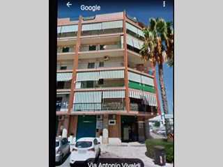 Appartamento in Vendita a Barletta, zona Via toscani Arturo 22, 160'000€, 117 m², arredato