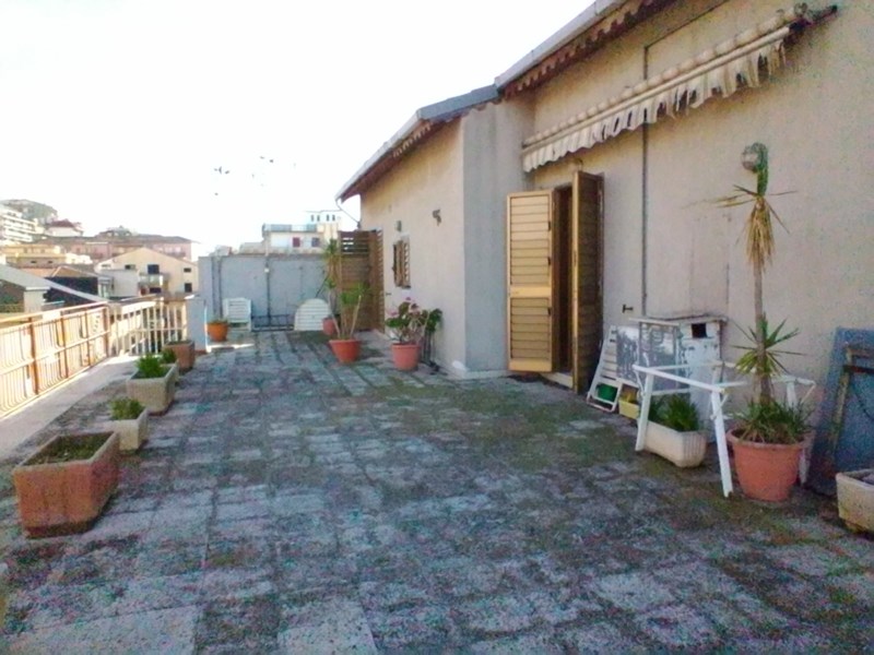 Appartamento in Vendita a Paternò, zona CENTRALE, 79'000€, 120 m², con Box