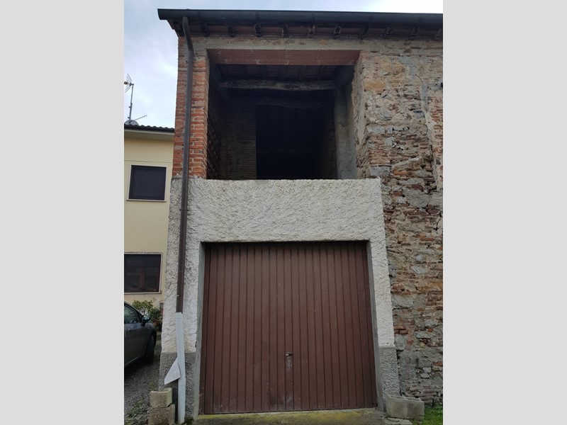 Casa Semi Indipendente in Vendita a Lucca, zona nozzano, 60'000€, 90 m²
