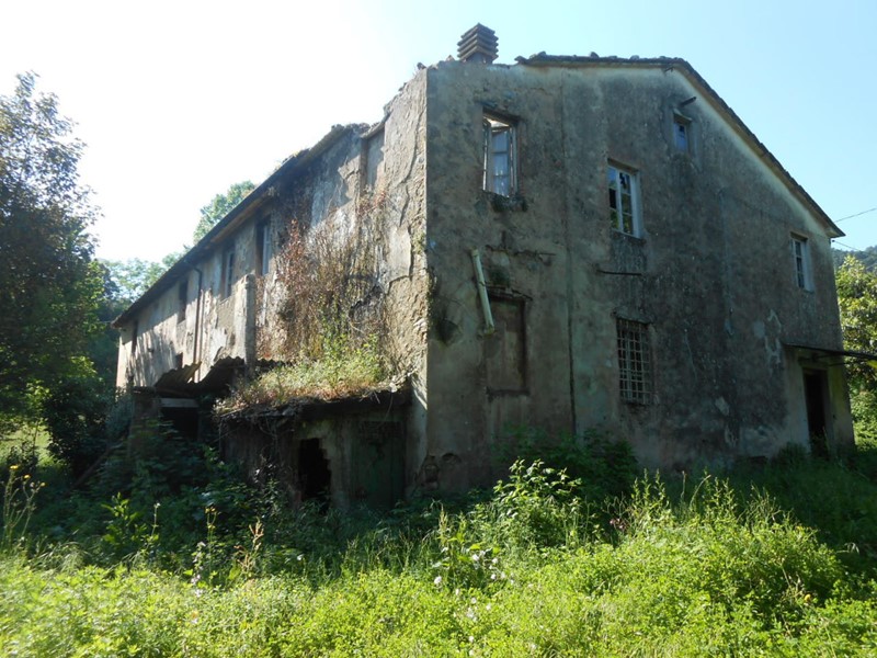 Casa Indipendente in Vendita a Capannori, zona Pieve Di Compito, 340'000€, 500 m²