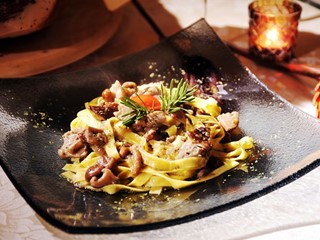 Attività commerciale in Vendita a Lucca, zona Arancio, 180'000€, 550 m²