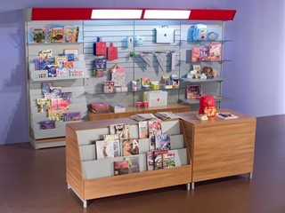 Attività commerciale in Vendita a Lucca, zona Centro Storico, 200'000€, 90 m², arredato