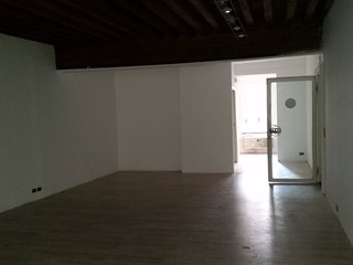 Capannone in Vendita a Lucca, zona Centro Storico, 360'000€, 118 m²