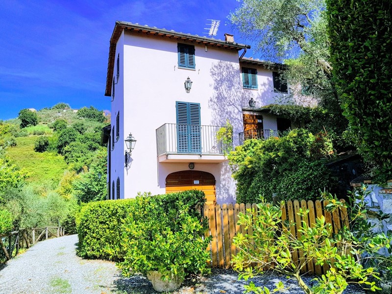 Casa Indipendente in Vendita a Lucca, zona Sant'Alessio, 780'000€, 250 m², arredato