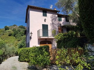 Casa Indipendente in Vendita a Lucca, zona Sant'Alessio, 780'000€, 250 m², arredato