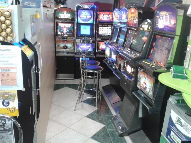 Attività commerciale in Vendita a Lucca, zona Lunata, 350'000€, 50 m²