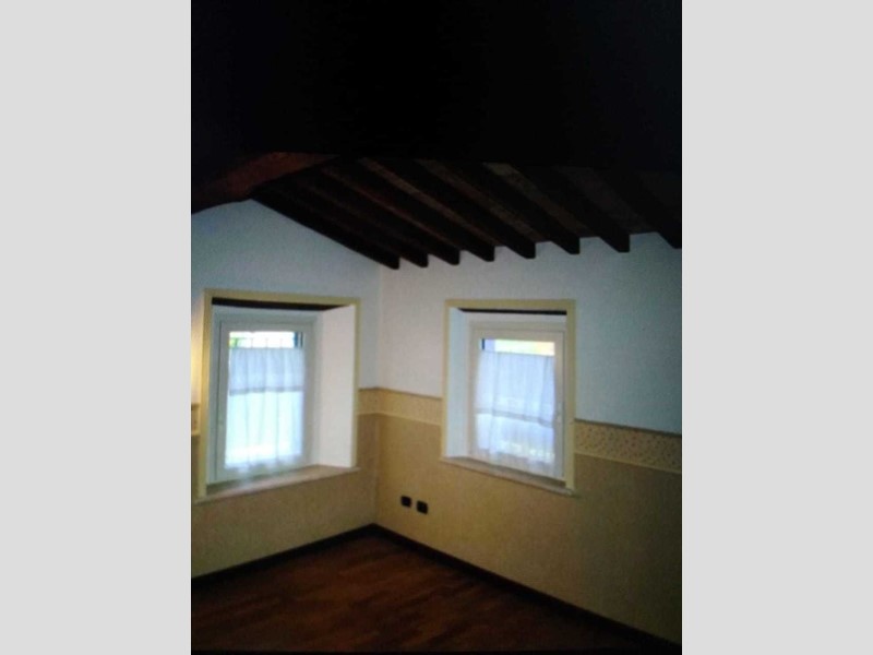 Casa Semi Indipendente in Vendita a Lucca, zona Guamo, 550'000€, 240 m²
