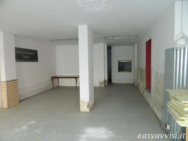 Capannone in Affitto a Lucca, zona Marlia, 1'300€, 160 m²