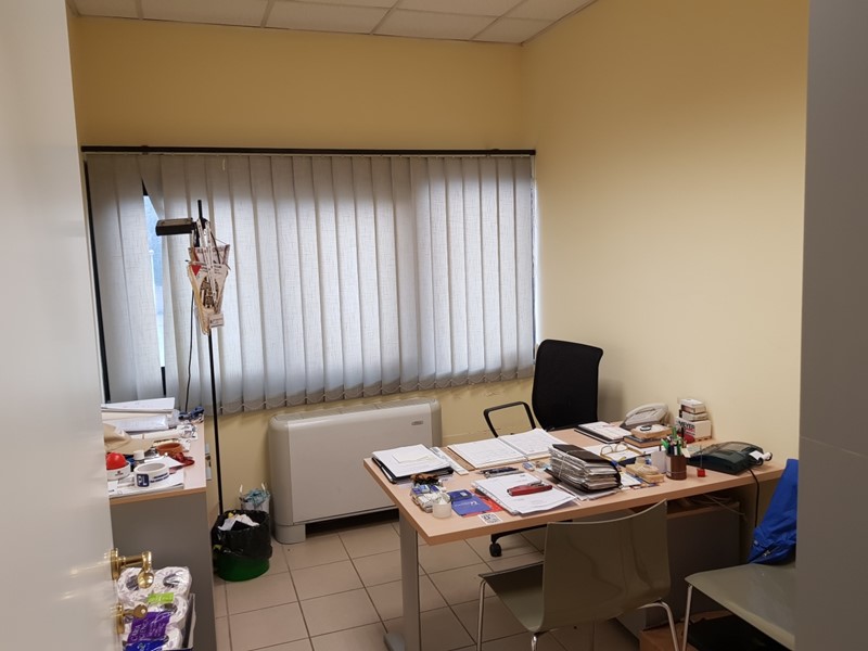 Capannone in Vendita a Capannori, zona Guamo, 300'000€, 300 m²